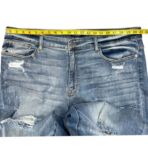 Judy Blue Monroe Mid Rise Ripped Boyfriend Fit Mom Jeans Size 20W - Picture 10 of 13